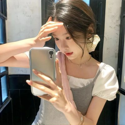 公寓里的两个女人